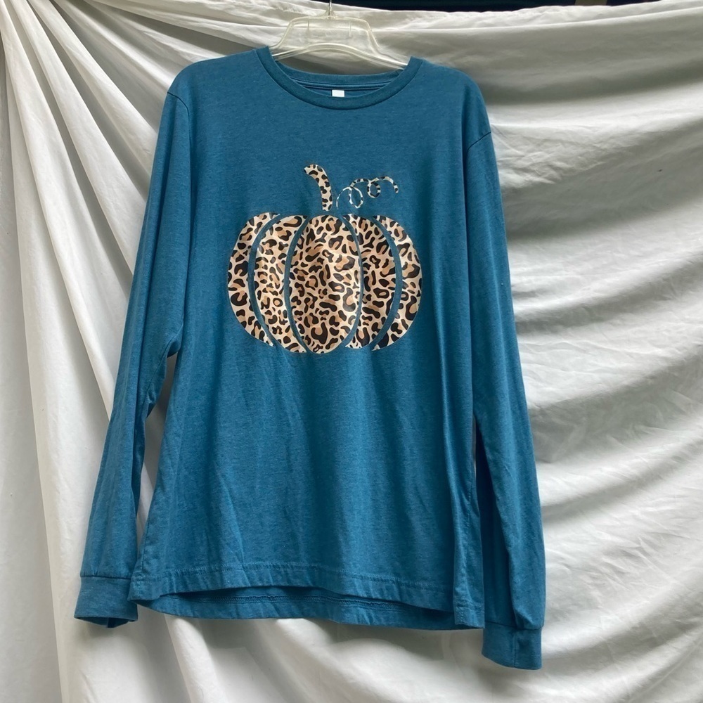Bella + Canvas blue cheetah print pumpkin shirt, size large